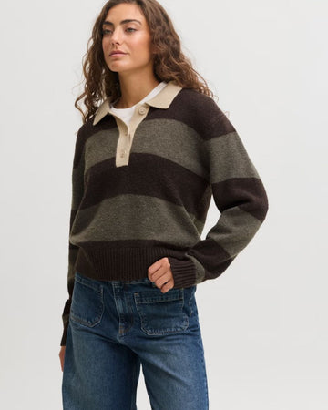 SEAL BROWN